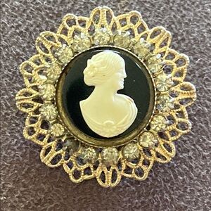 Elegant Vintage Gold and Black Cameo Brooch